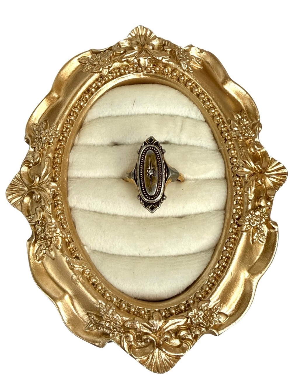 Avon Vintage Gold Tone Kensington Ring